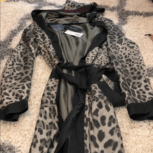 Luxury DOLCE AND GABBANA silk robe - Picture 2 of 7